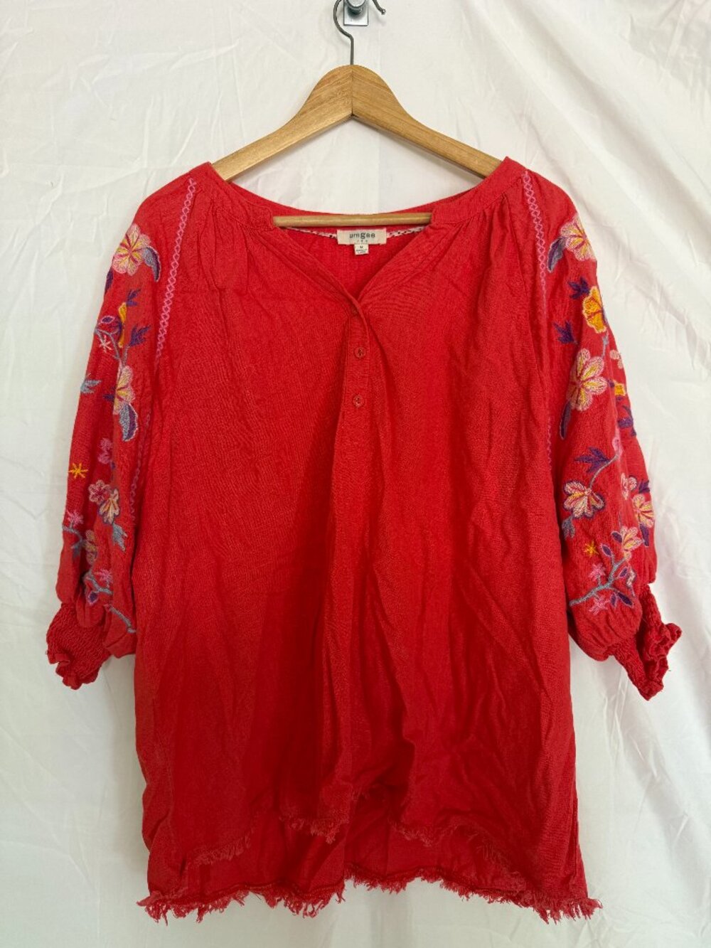 Umgee USA Coral Embroidered Boho Peasant Top Floral Sleeves Size Medium